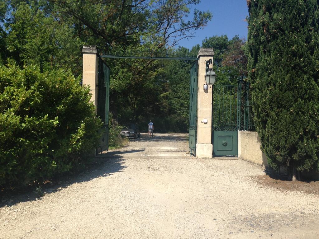 Le Mas De Trevouse Saint-Saturnin-lès-Avignon Εξωτερικό φωτογραφία