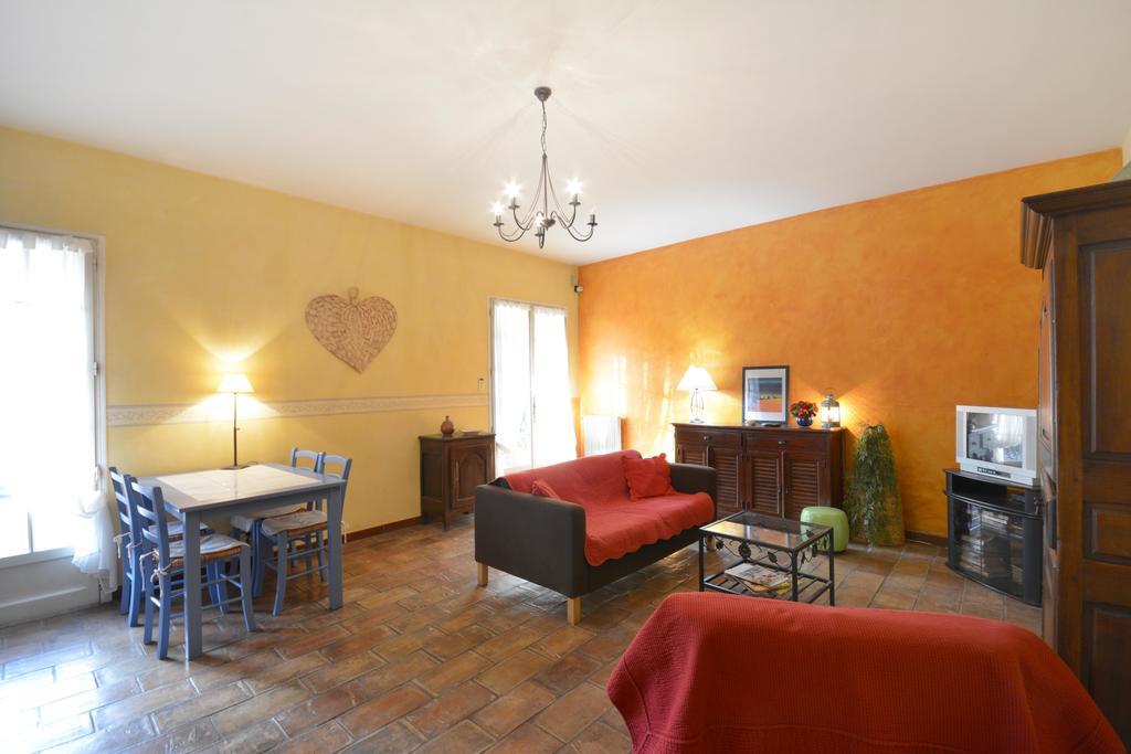 Le Mas De Trevouse Saint-Saturnin-lès-Avignon Εξωτερικό φωτογραφία