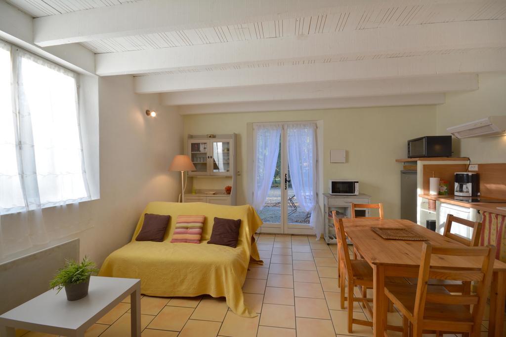 Le Mas De Trevouse Saint-Saturnin-lès-Avignon Εξωτερικό φωτογραφία