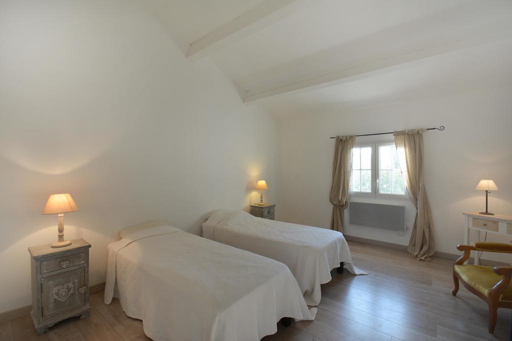 Le Mas De Trevouse Saint-Saturnin-lès-Avignon Εξωτερικό φωτογραφία